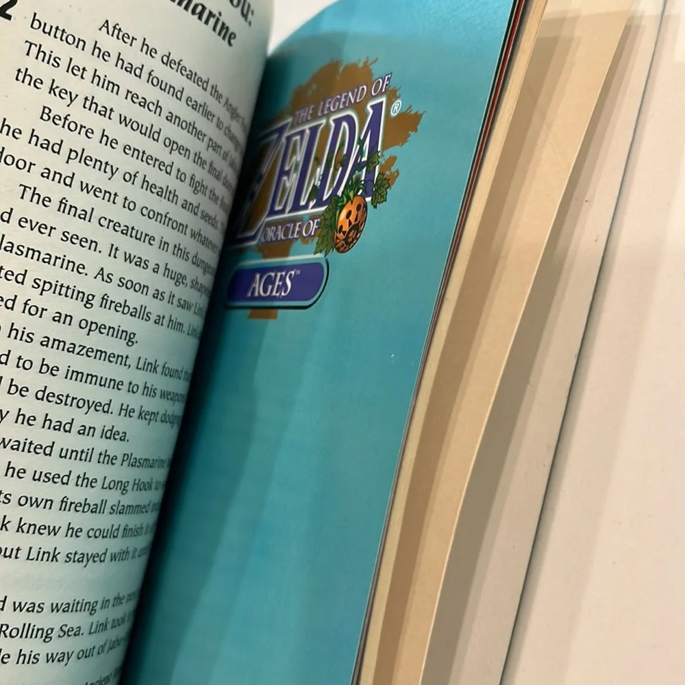 Book on Zelda game boy from 2001, some yellowing of pages and back cover crease.